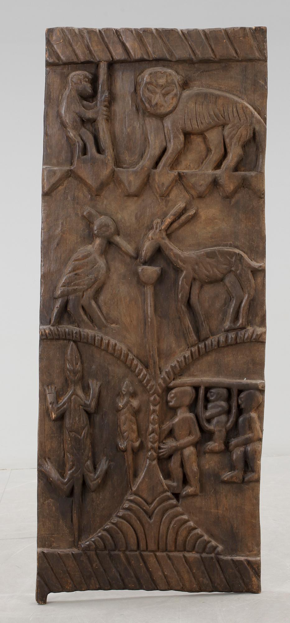 RELIEF, trä, 1900-tal.