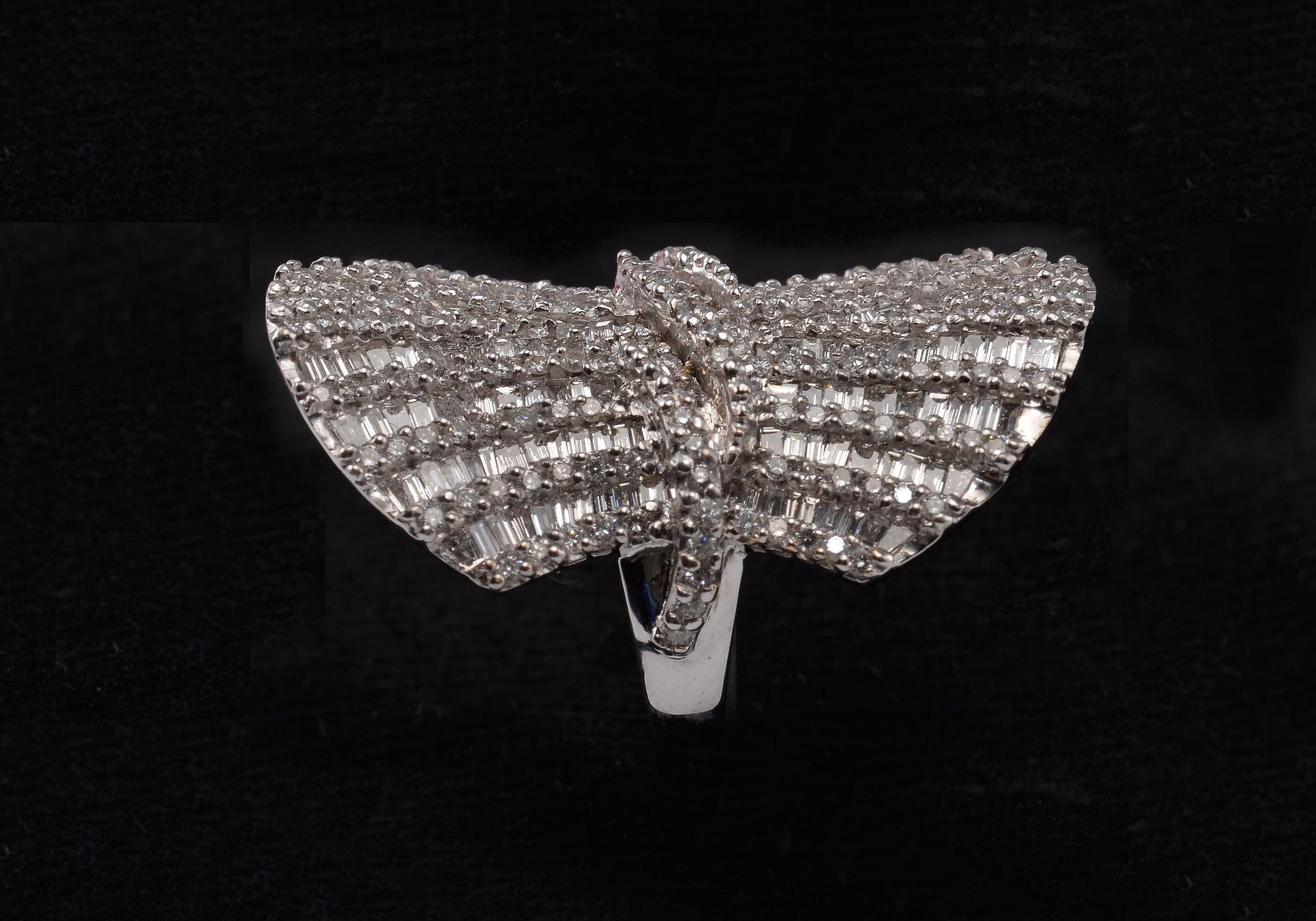 A RING, brilliant- and baguette cut diamonds c. 3.58 ct. Weight 11.9 g.