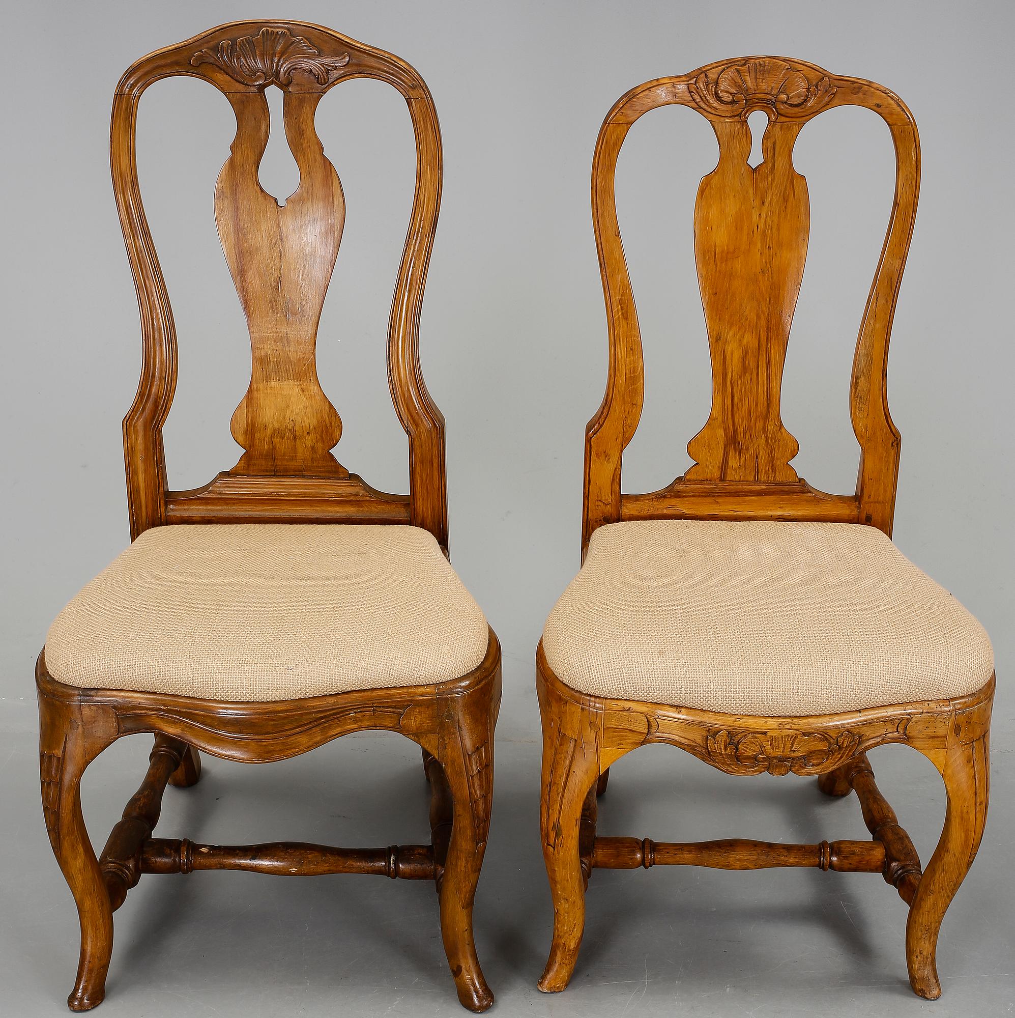 STOLAR, 3 st, varav 2 st Stockholmsarbeten i rokoko, 1700-tal.
