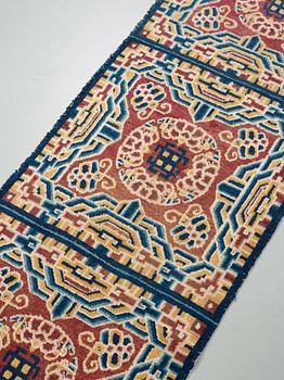 MEDITATION RUG. Semi-antique China. 205 x 69,5 cm.