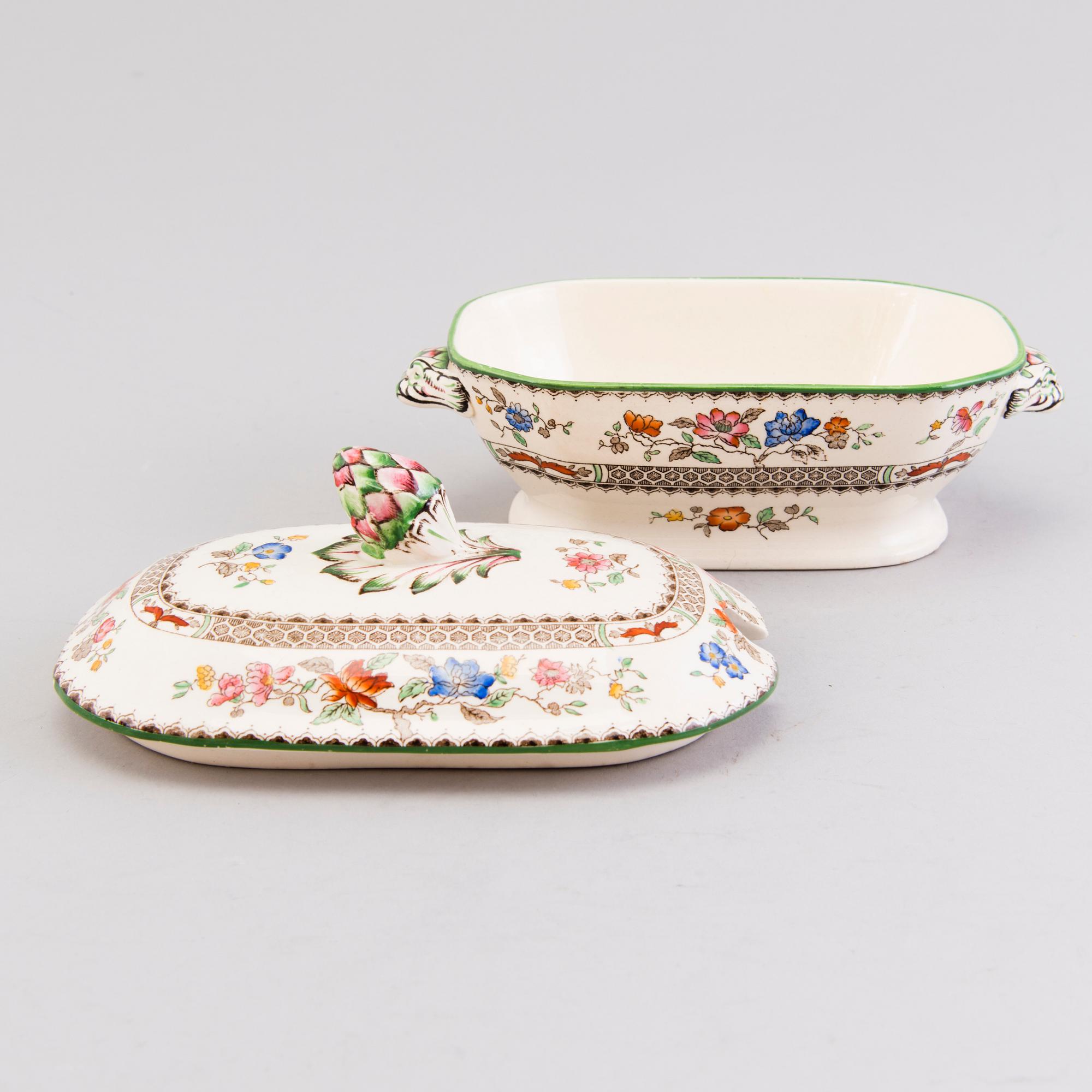 A 132-piece set of 'Chinese Rose' tableware, Copeland Spode, England 1930s.