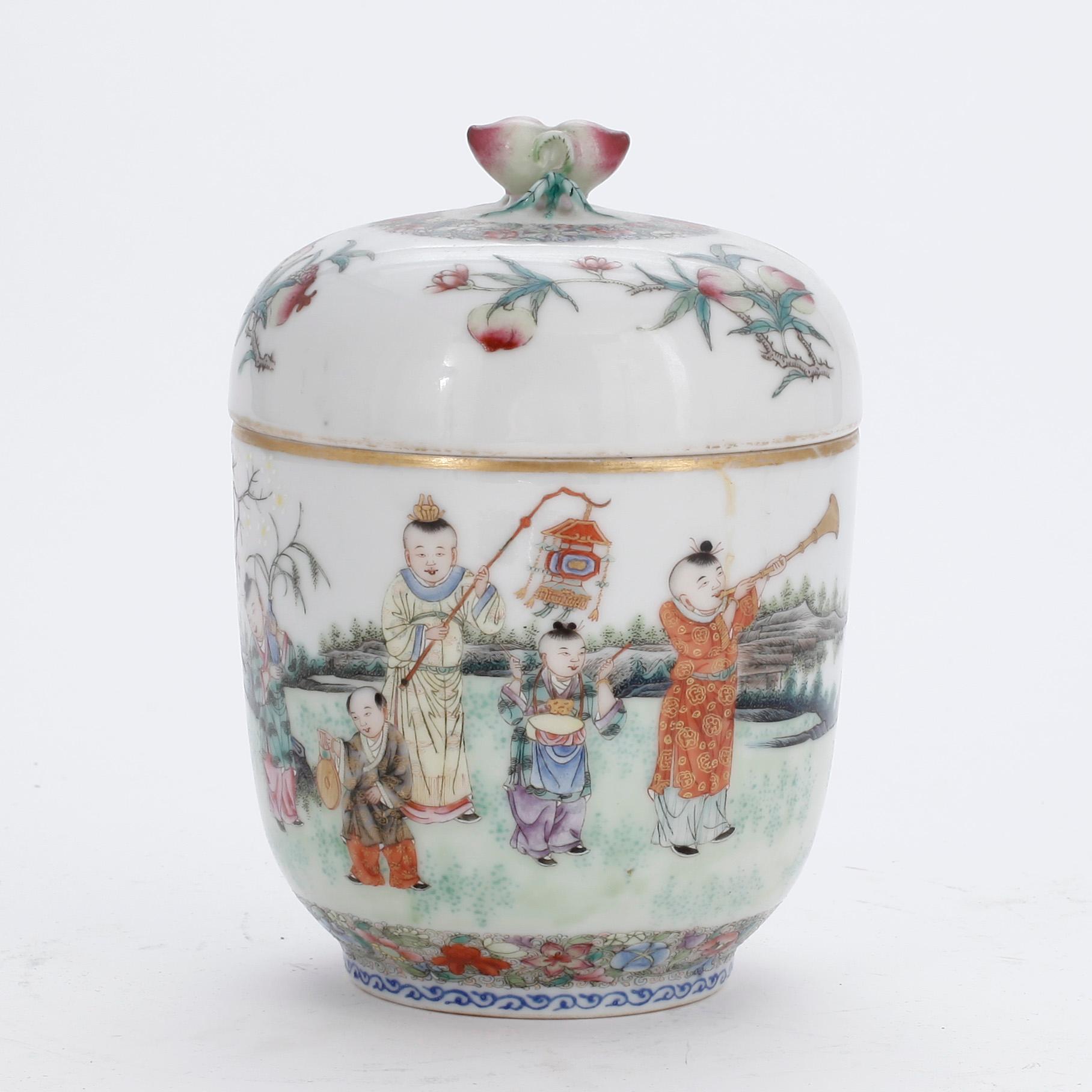 BONBONJÄR, porslin, Kina, 1900-tal.