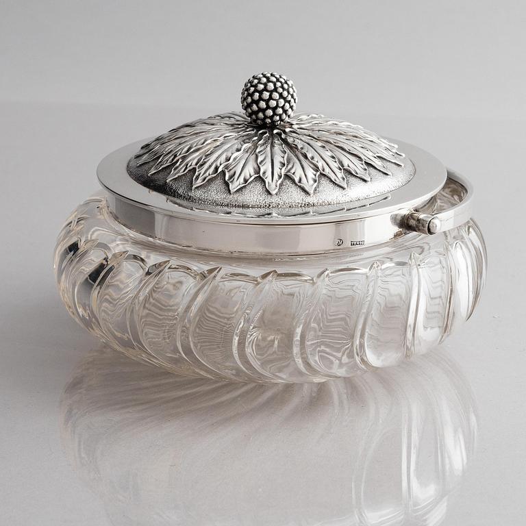 Fabergé, skål, silver och slipat glas, Ryssland, troligen omkring sekelskiftet 1900.