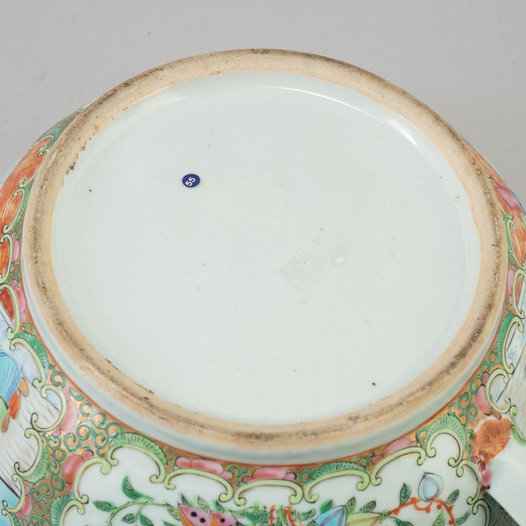 A CHINESE PORCELAIN POTTY, Canton, mid 19th century.