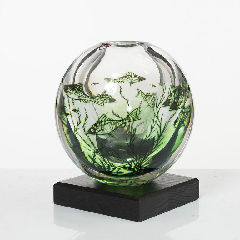 Edward Hald, vase, "Fish Grail", Orrefors, signed 1984.