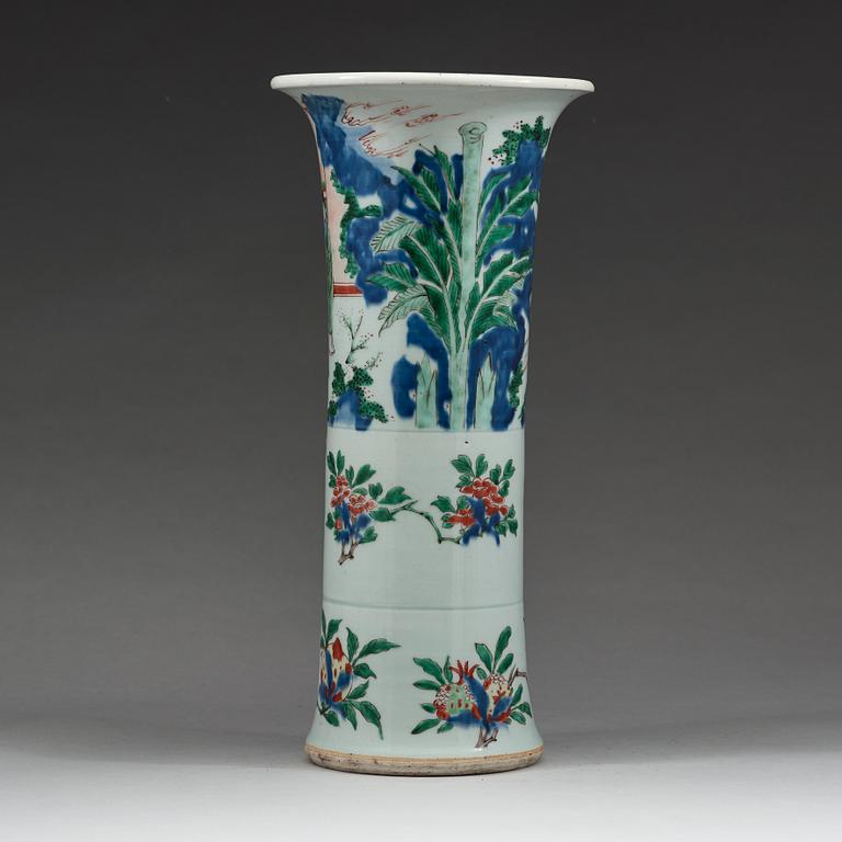 A wucai trumpet vase, Qing dynasty, presumably 19th century.