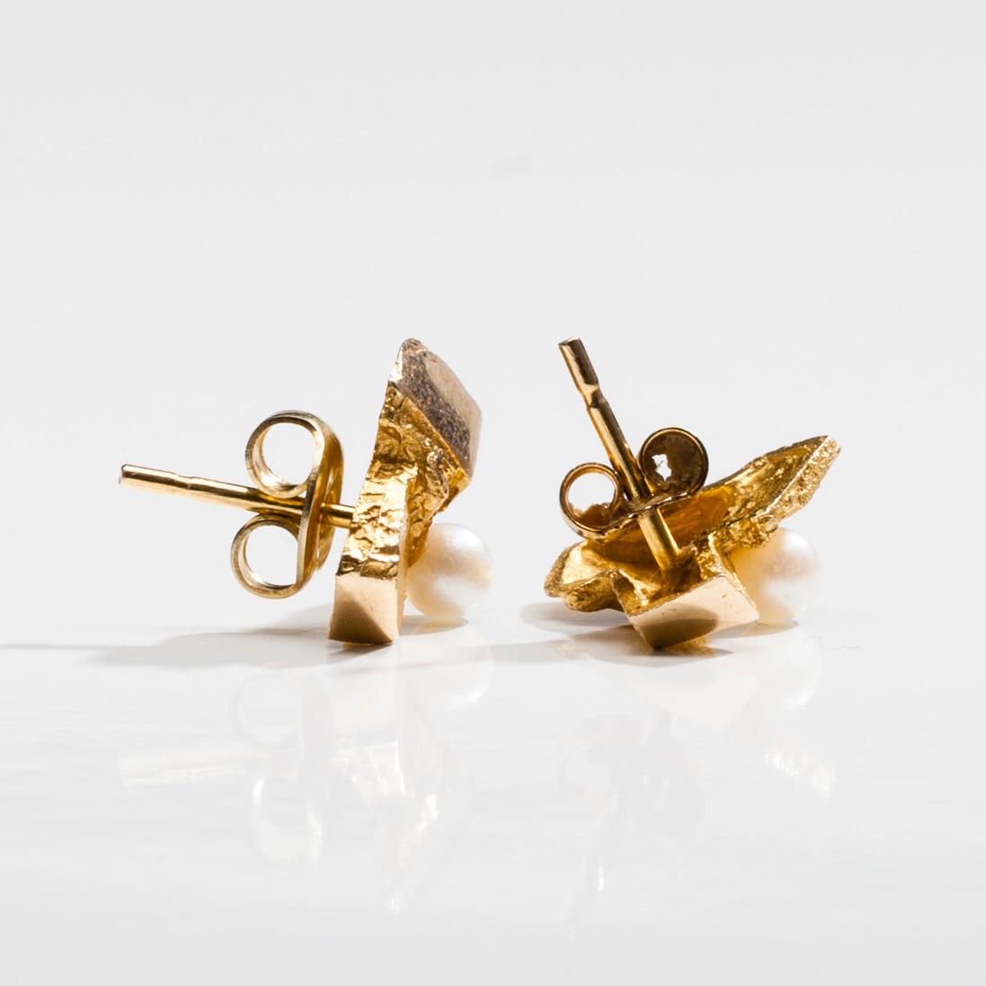 ÖRHÄNGEN, 14K guld, pärlor. 1900-talets senare hälft. Vikt 2,9 g.