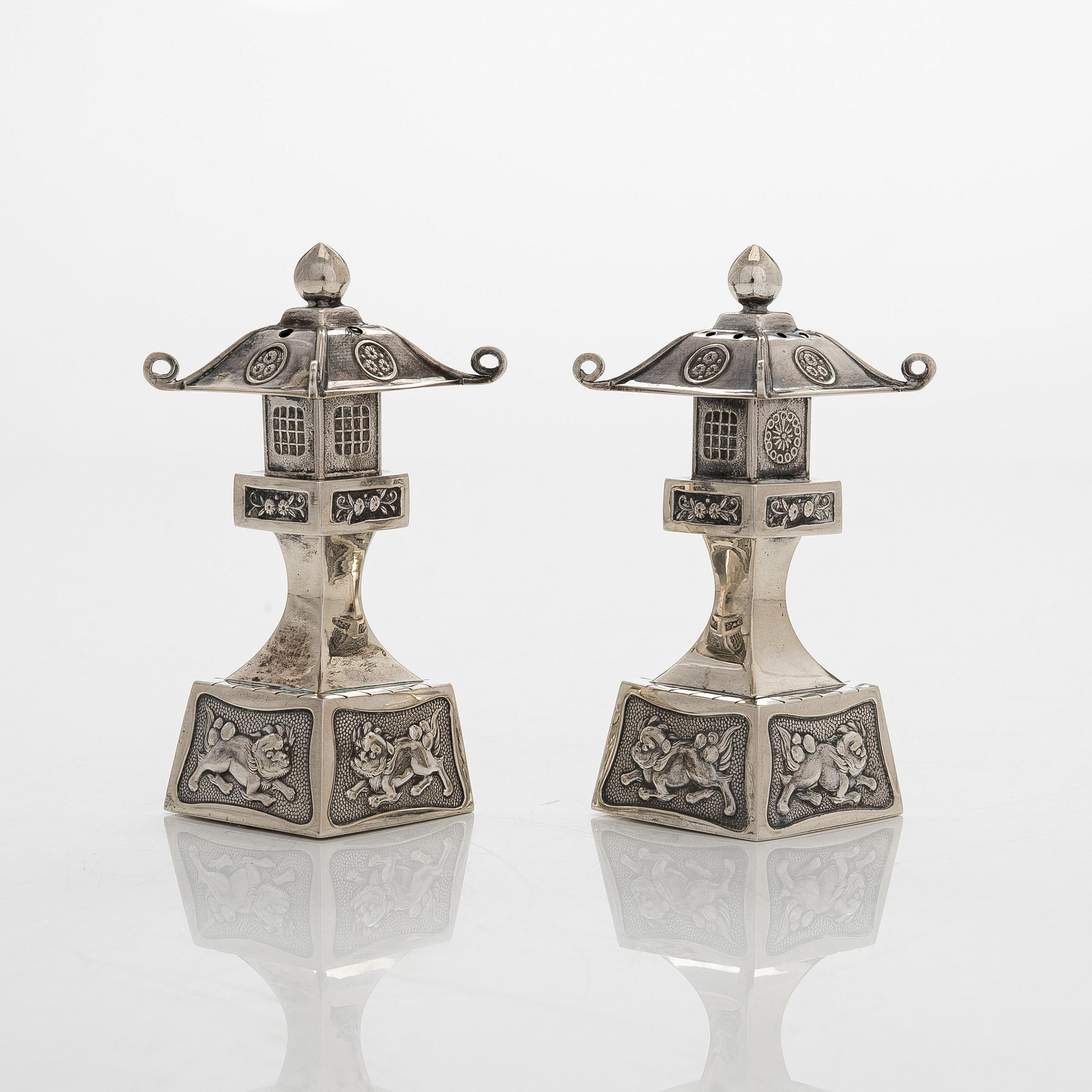 Ströare, ett par, sterlingsilver, Japan 1900-talets senare hälft.