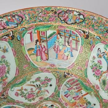 A large famille rose Canton basin, Qing dynasty, 19th Century.