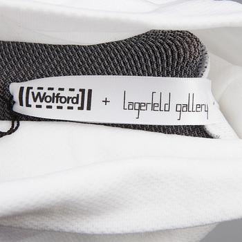 KLÄNNINGAR, 2 st, samt DRÄKT, 2 delar, Karl Lagerfeld för Wolford.