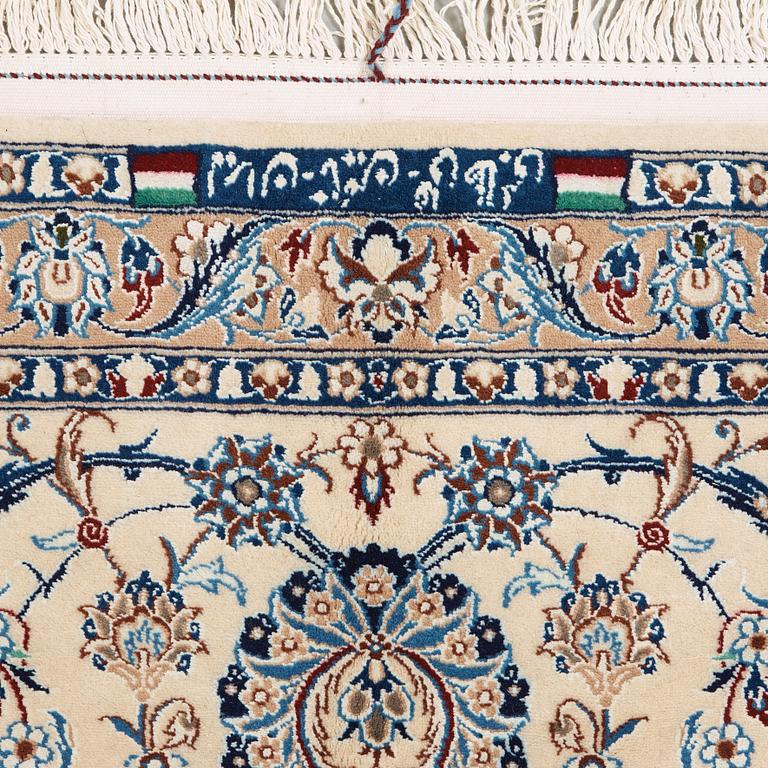 A part silk Nain with 6 LAA, signed Ali Talebi. Around 390 x 300 cm.