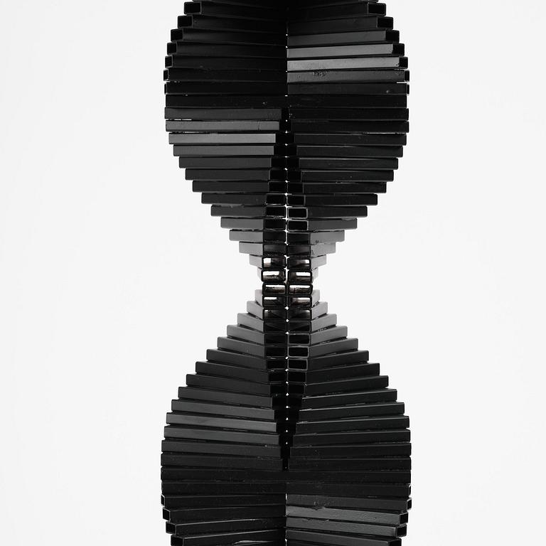 Arne Jones, "Yin-Yang kolonn".