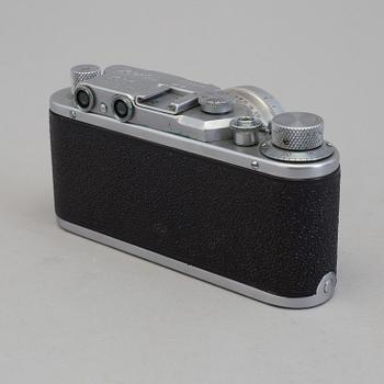 A mid 20th century ZORKI Camera no nr 99947 with a 1:2 F= 5 cm lens. From the Soviet Union.