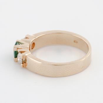 A green tourmaline rand brilliant cut diamond ring.