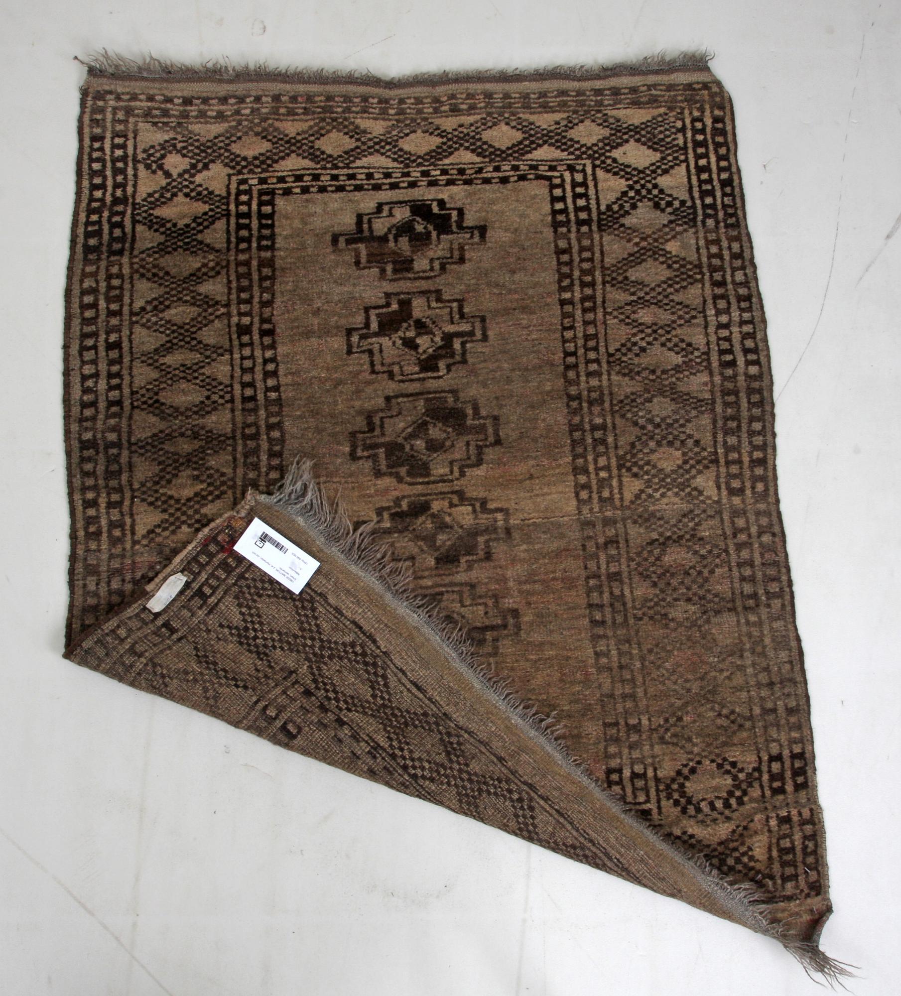 MATTOR, 2 st, Hamadan, old och Ersari, semiantik. Intäkter från auktionen går till Right Livelihood-priset.