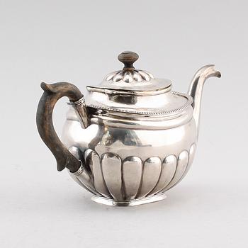 TEKANNA, silver, Ryssland 1823. Vikt ca 366 g.