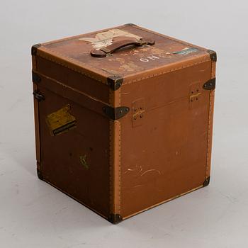 HAT BOX, "The up to date", marked Brevete SGDG, early 20th century.