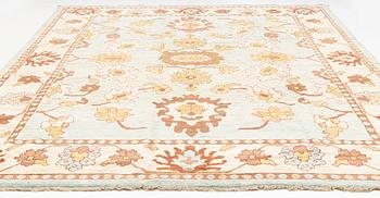 A carpet, Soltenabad/Ushak design, ca 418 x 320 cm.