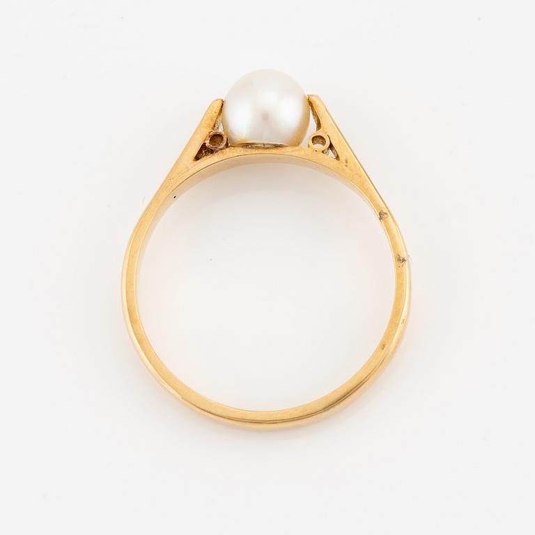 Ring, 18K gold with cultured pearl.