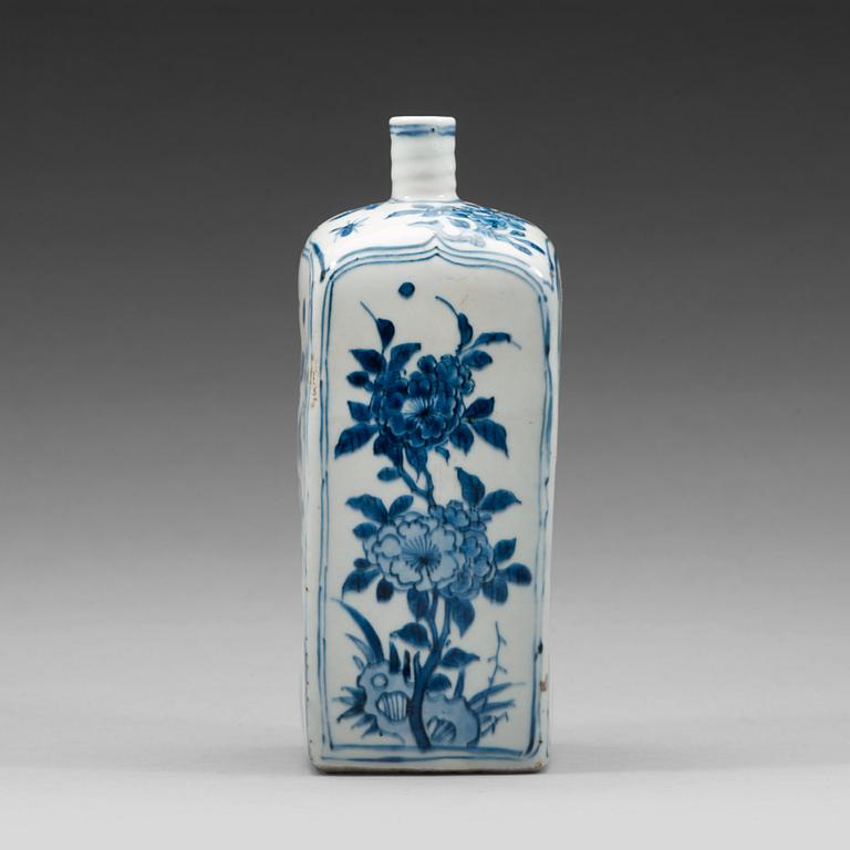 A blue and white bottle flask, Ming dynasty, Wanli (1572-1620).
