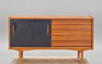SIDEBOARD, Troeds, 1900-talets andra hälft.