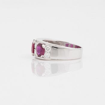 RING med rubiner samt diamanter, totalt ca 0.60 ct.
