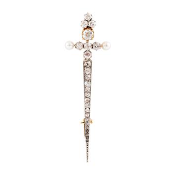 519. An 18K gold sword brooch set with old-cut diamonds and pearls.