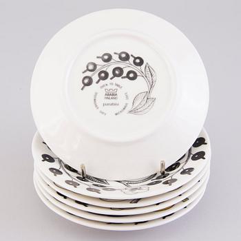 BIRGER KAIPIAINEN, a 69-pcs 'Paratiisi' tableware set for Arabia, latter half of the 20th Century.