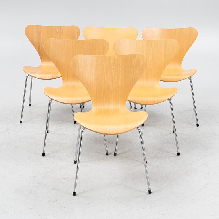 Arne Jacobsen, six 'Series 7' chairs from Fritz Hansen, Denmark, 1989-90.