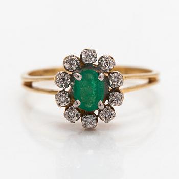 Sormus, 18K kultaa, smaragdi ja timantteja n. 0.05 ct yht. Suomalaiset tuontileimat.
