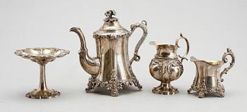 SILVERFÖREMÅL, 4 delar, 1800-tal. Vikt ca 920 g.