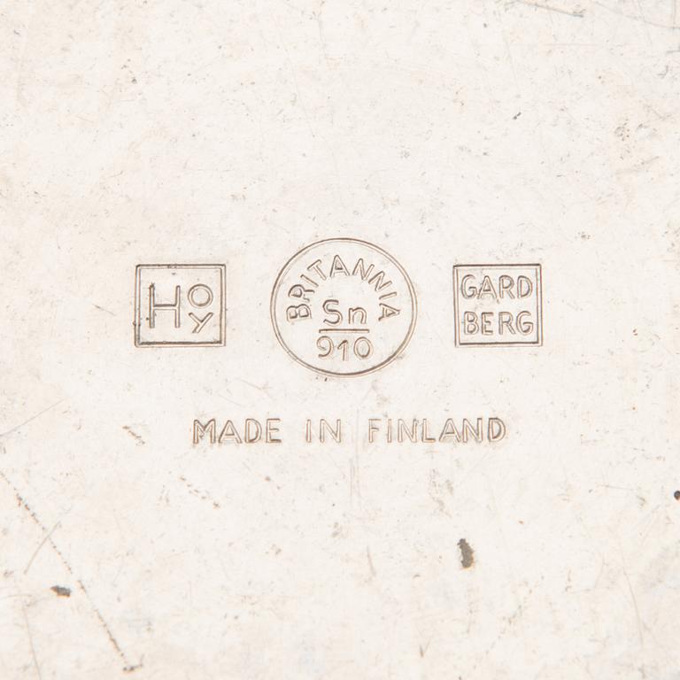 BERTEL GARDBERG, KANNELLINEN TINAPURKKI. Leimattu Gardberg, Hopeakeskus Oy. 1950-luvun loppu.