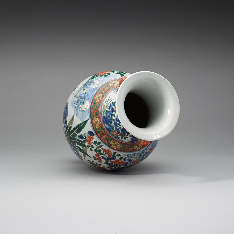 A Chinese wucai vase, early 20th Century.