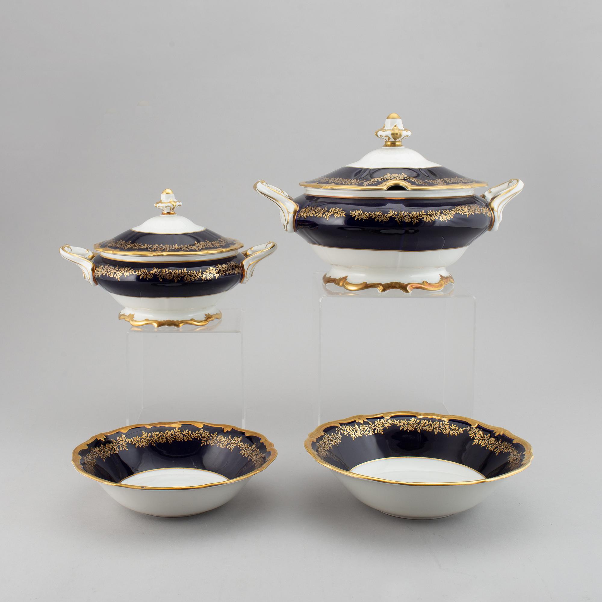 A German dinner service, 20th Century.