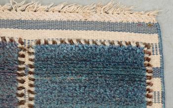RUG. "Gyllenrutan blå". Knotted pile in relief. 162 x 113,5 cm. Signed AB MMF BN.