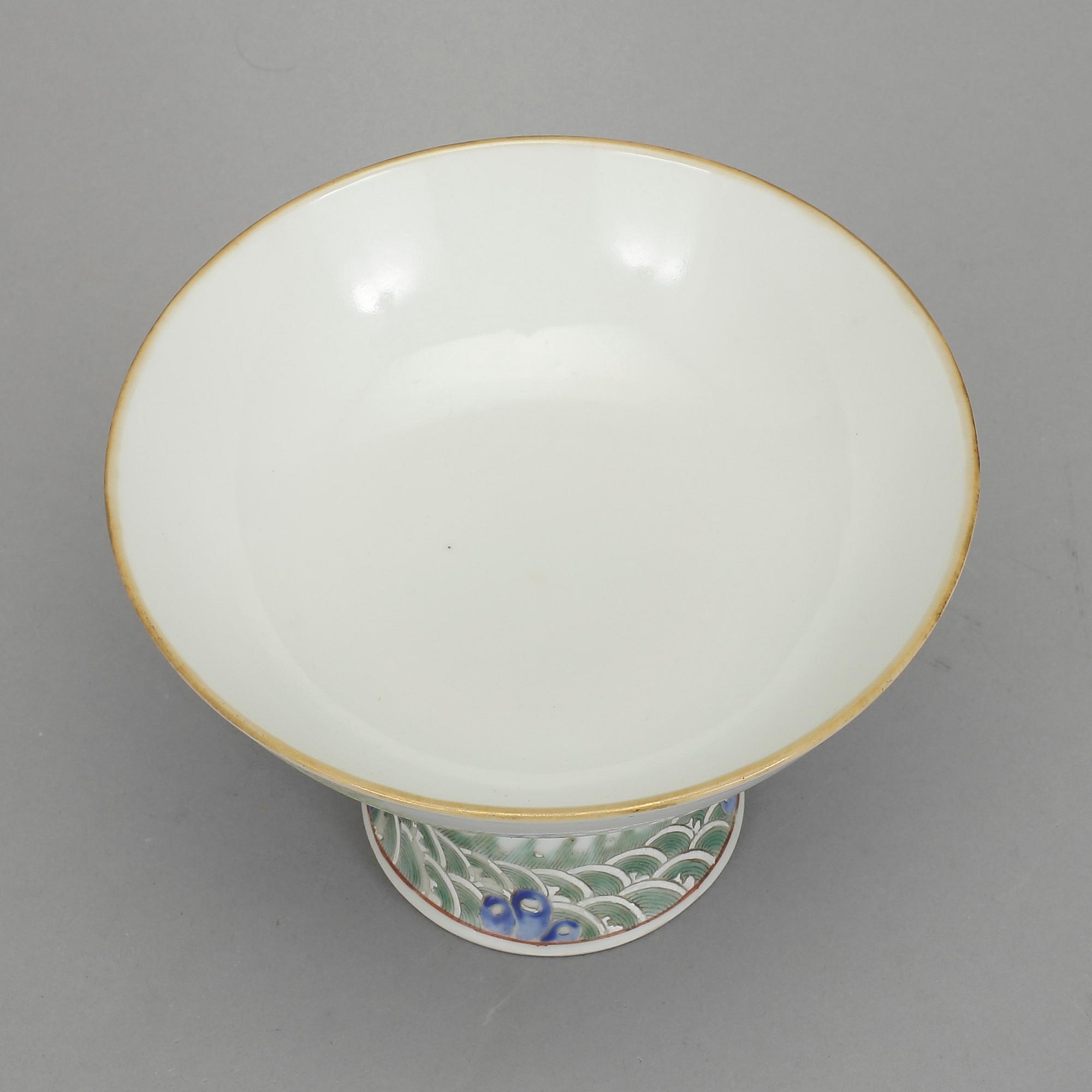 SKÅL PÅ FOT, porslin, Kina, 18/1900-tal.