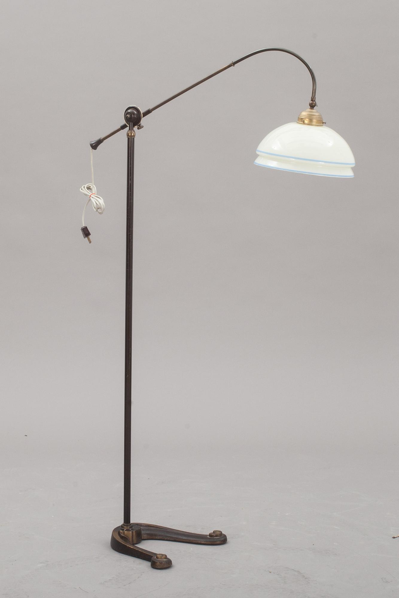 GOLVLAMPA, art deco. 1900-talets första hälft.