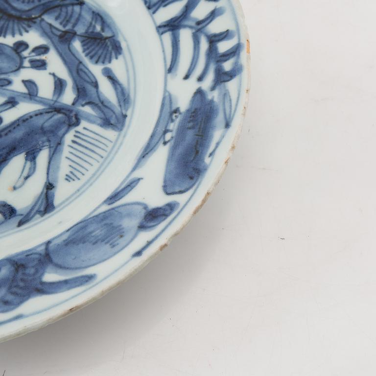 A blue and white plate, Ming dynasty, Wanli (1572-1620).
