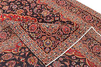 A Keshan carpet, c. 373 x 260 cm.