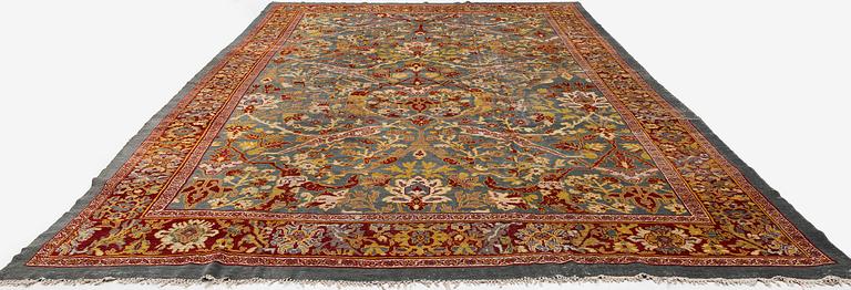 A Ziegler Mahal carpet, West Persia, 523 x 363 cm.