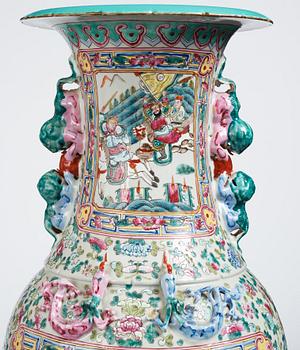 A massive Canton vase, late Qing dynasty.