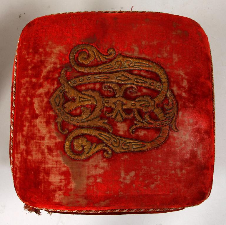 TABURETTER, 2 st, nyrenässans, 1800/1900-tal.