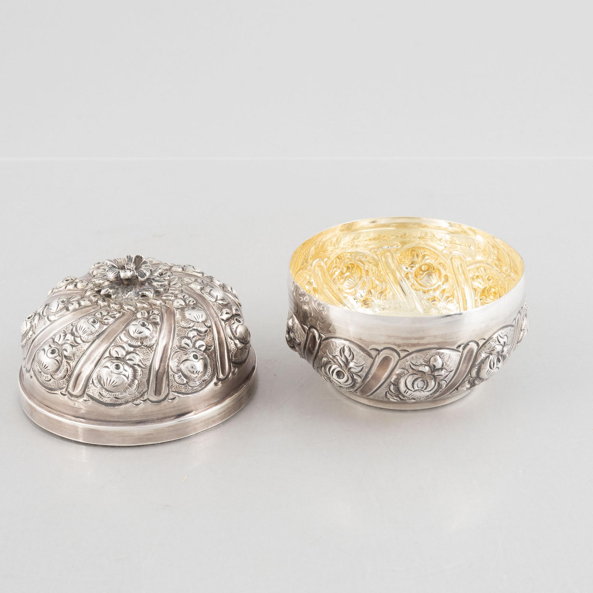 Dosa med lock, silver, 1900-tal.