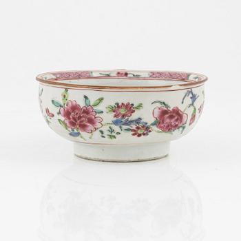 A Chinese famille rose covsh, Qing dynasty, Qianlong (1736-95).