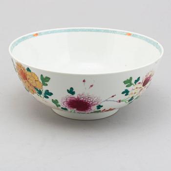 A famille rose export porcelain punch bowl, Qing dynasty, Qianlong (1736-95).