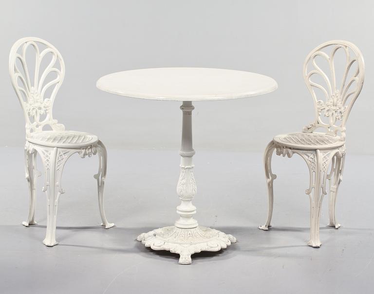 TRÄDGÅRDSBORD och TRÄDGÅRDSSTOLAR, ett par, 1900-talets andra hälft.