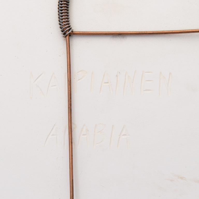 BIRGER KAIPIAINEN, KERAMIIKKAVATI. Orvokki suihkulähde. Sign. Kaipiainen, Arabia. 1970-luvun loppu.