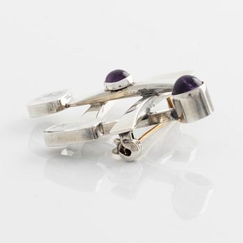 Arvo Saarela, brooch, silver with cabochon-cut amethysts.
