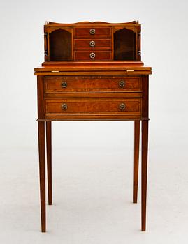 DAMARBETSBORD, England, 1900-talets andra hälft.