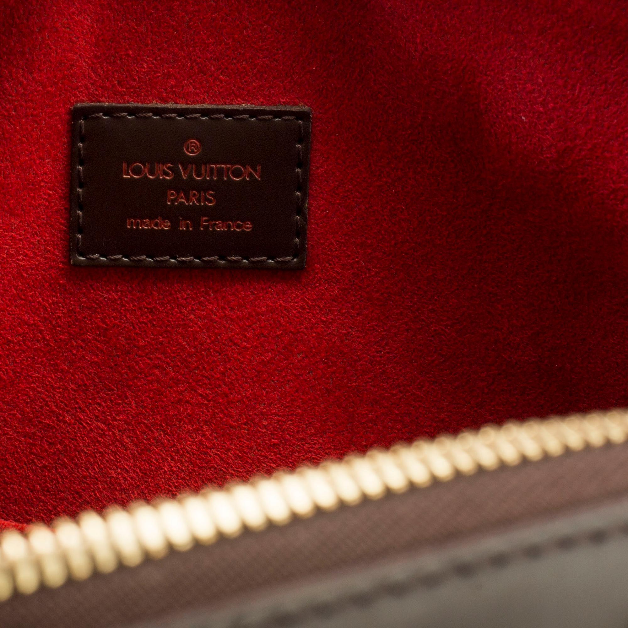 a LOUIS VUITTON 'Trevi GM' bag.